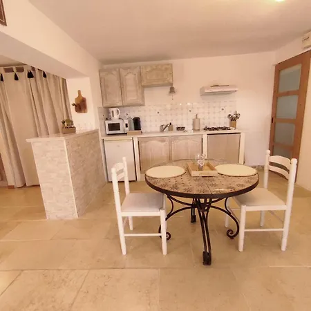 Studio Alpilles Avec Parking Et Spa Privatif Tarascon Exterior photo