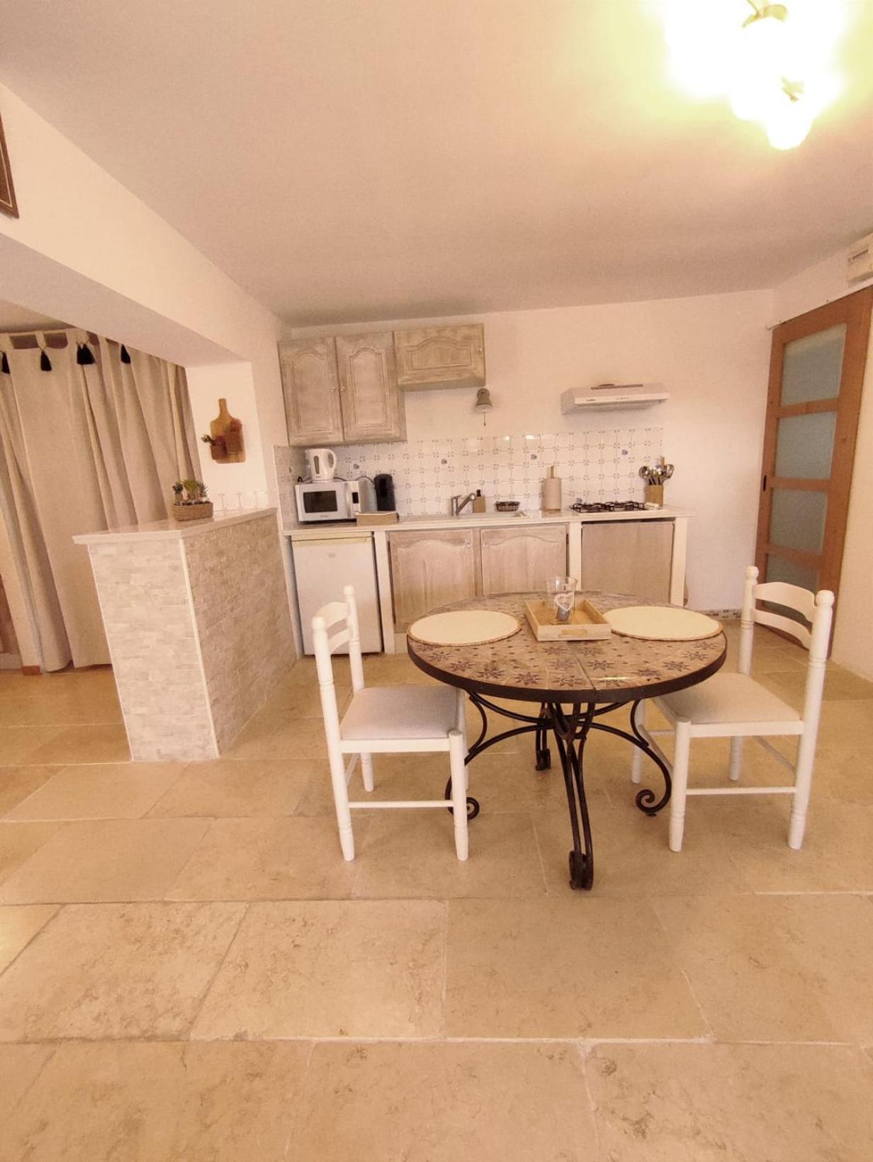 Alpilles Avec Parking Et Privatif Holiday home Tarascon